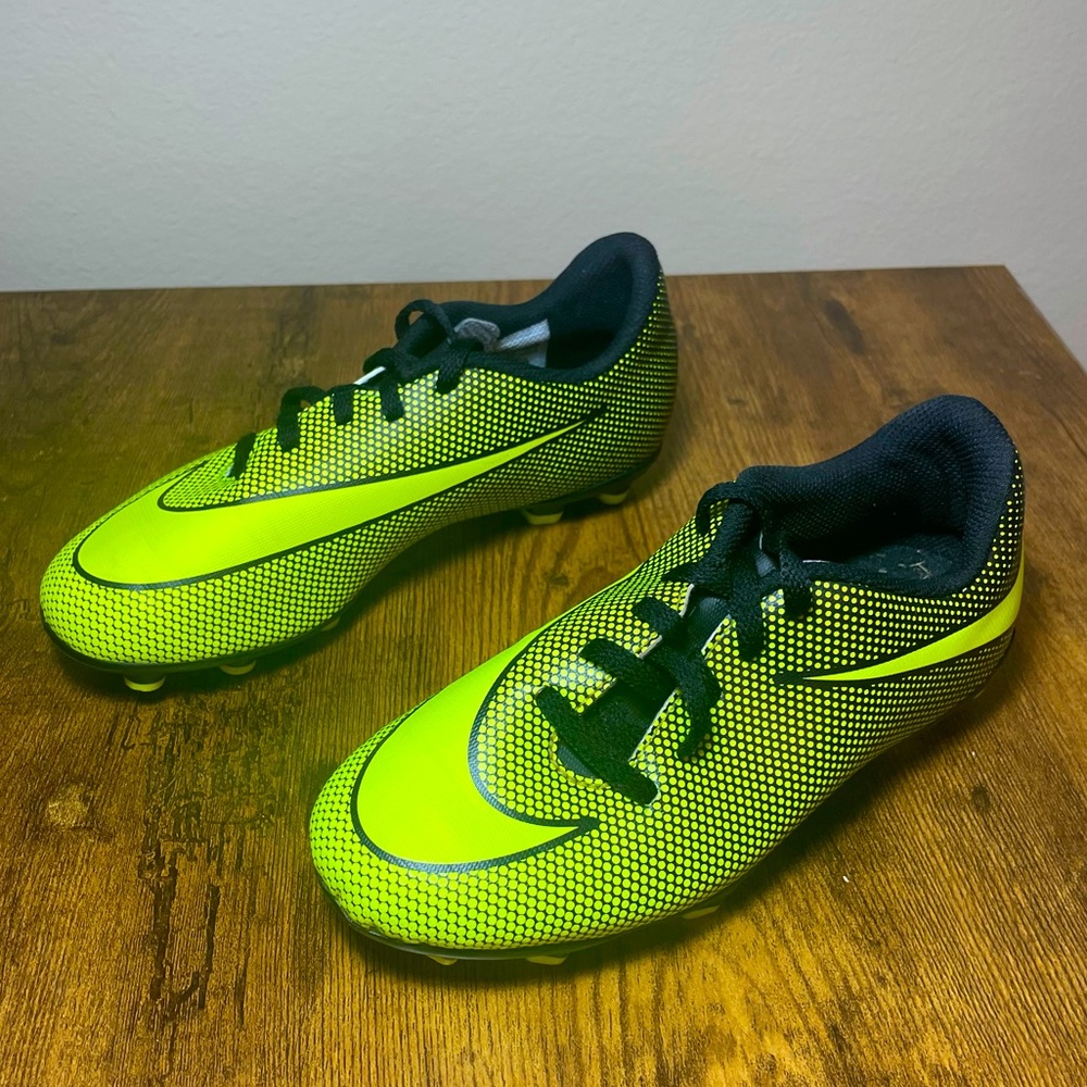 Nike Boys Bravata II FG Yellow Soccer Cleats Size 2.5Y